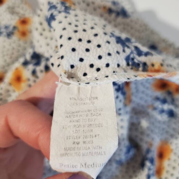 Tiffany & Grey Women's Petite M Floral Polka Dot Keyhole Short Sleeve Blouse - Picture 7 of 8